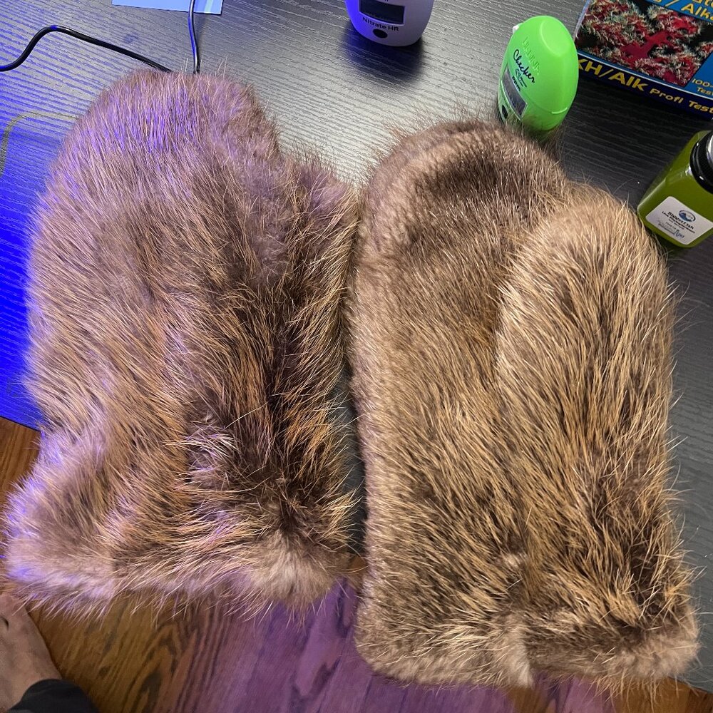 Genuine Unsheared Beaver Fur Mittens – XL – Unisex – New
